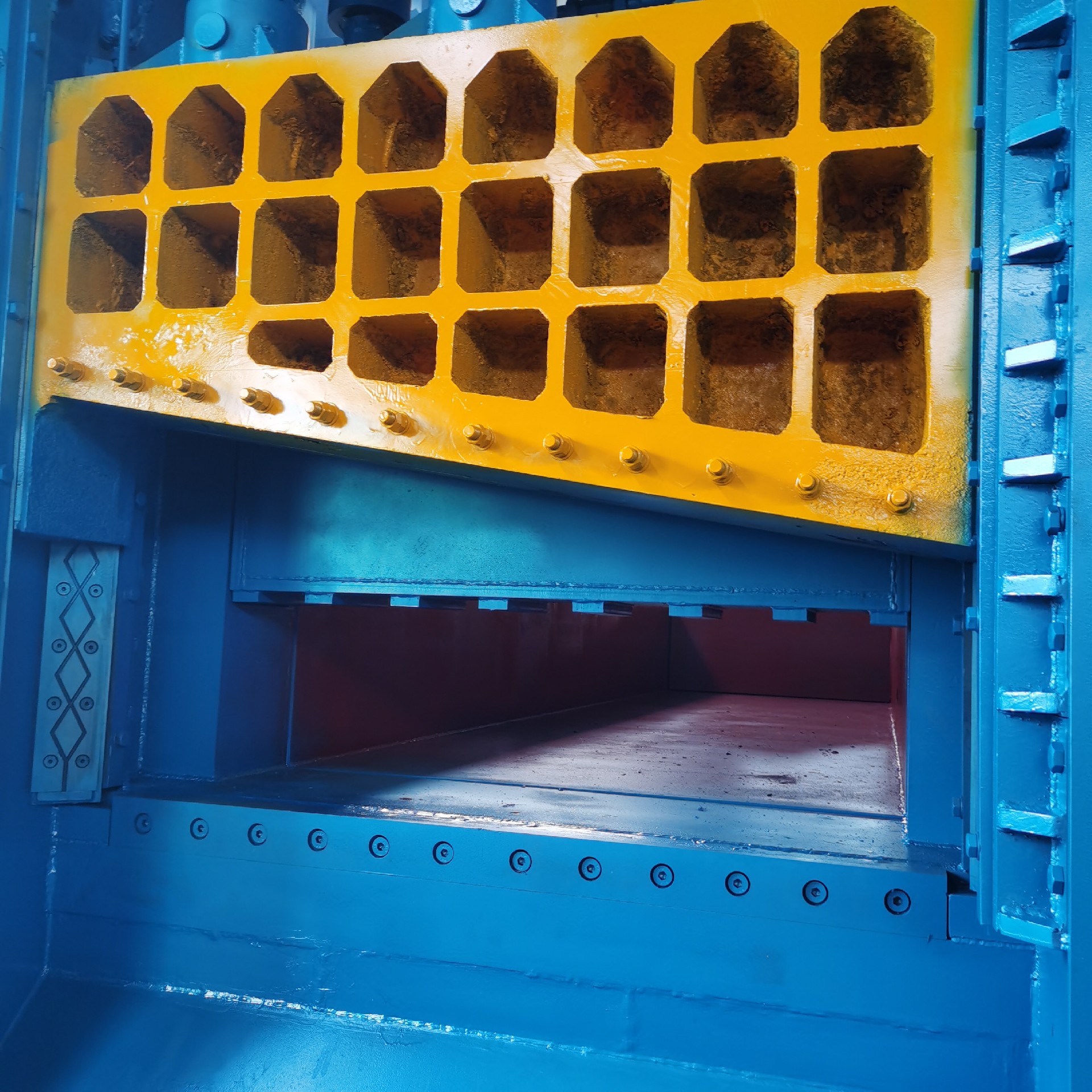 600T gantry shears