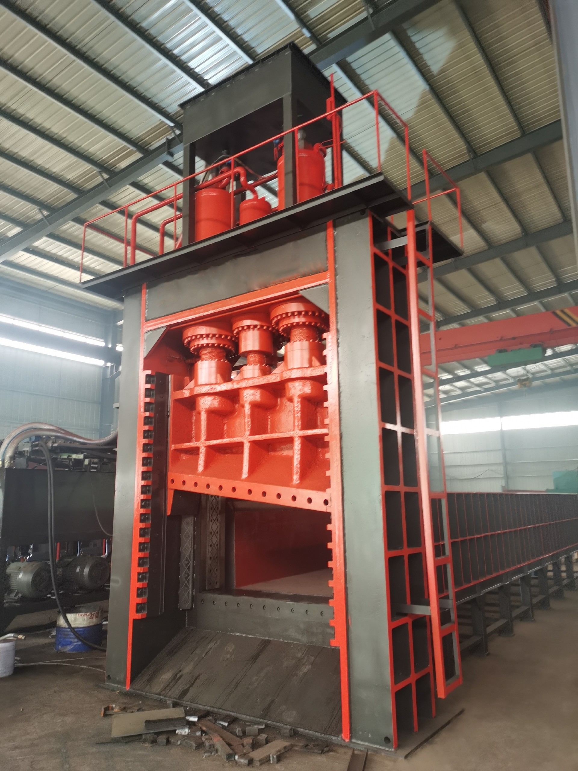 1000T gantry shears