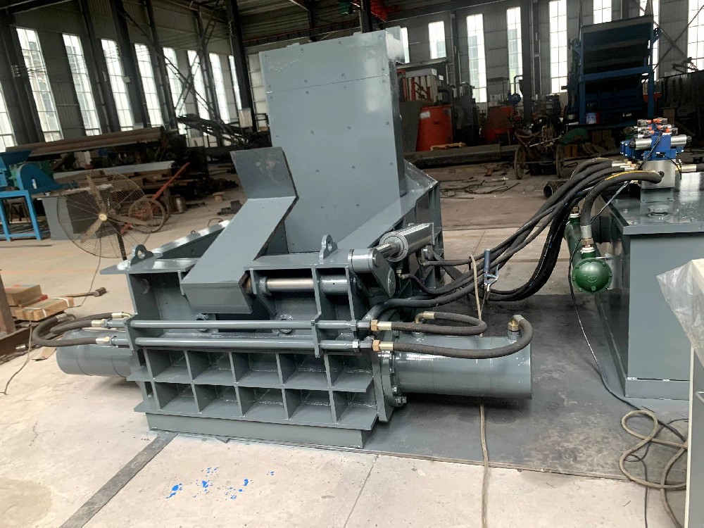 Metal scrap briquette hydraulic press