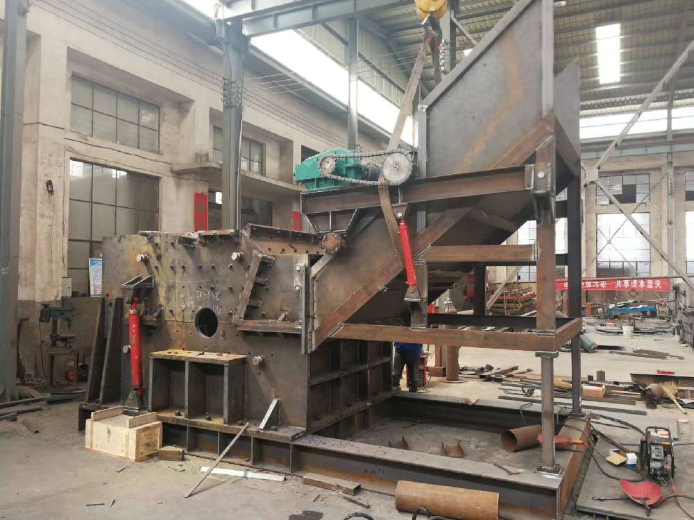 Metal scrap crusher