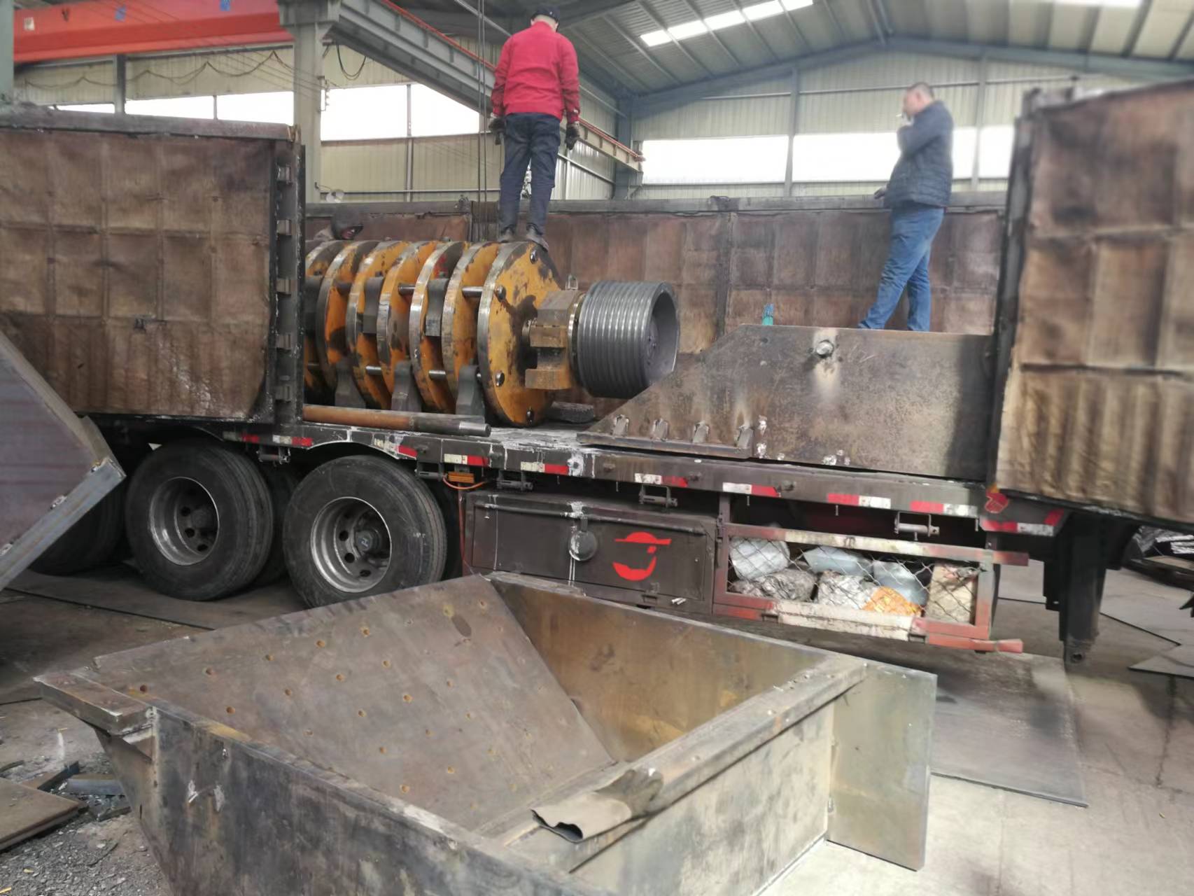 Metal scrap crusher