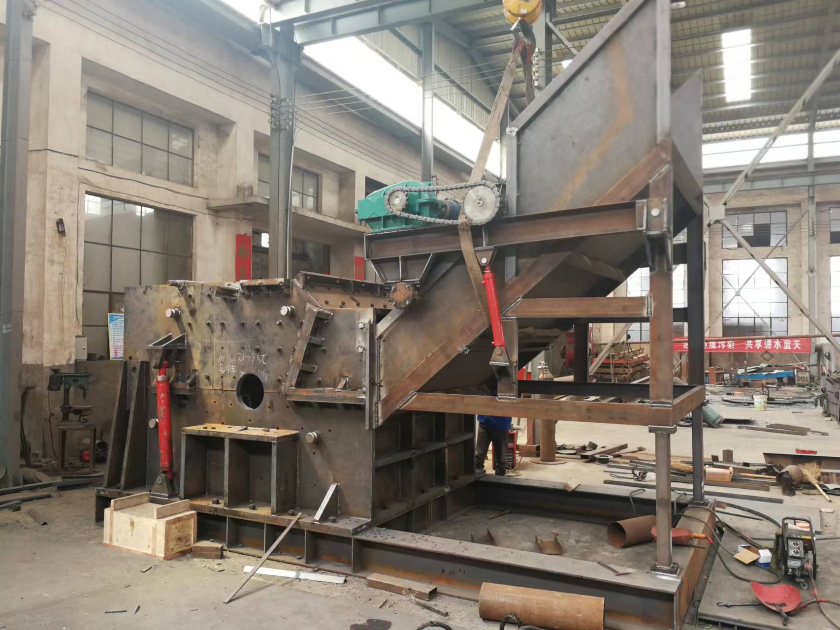 Metal scrap crusher