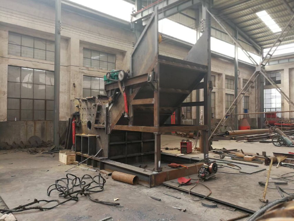 Color steel tile crusher