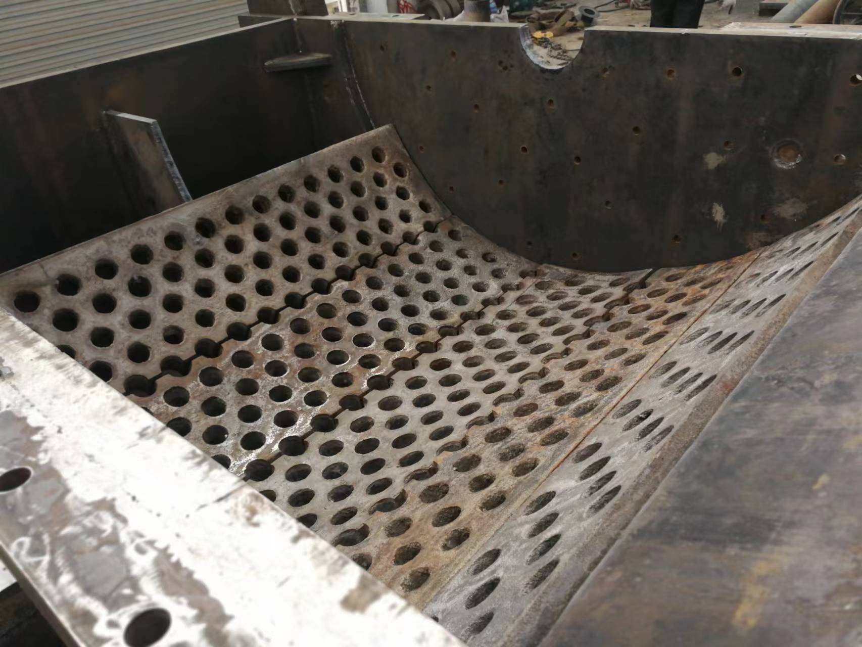 Oil filter crusher
