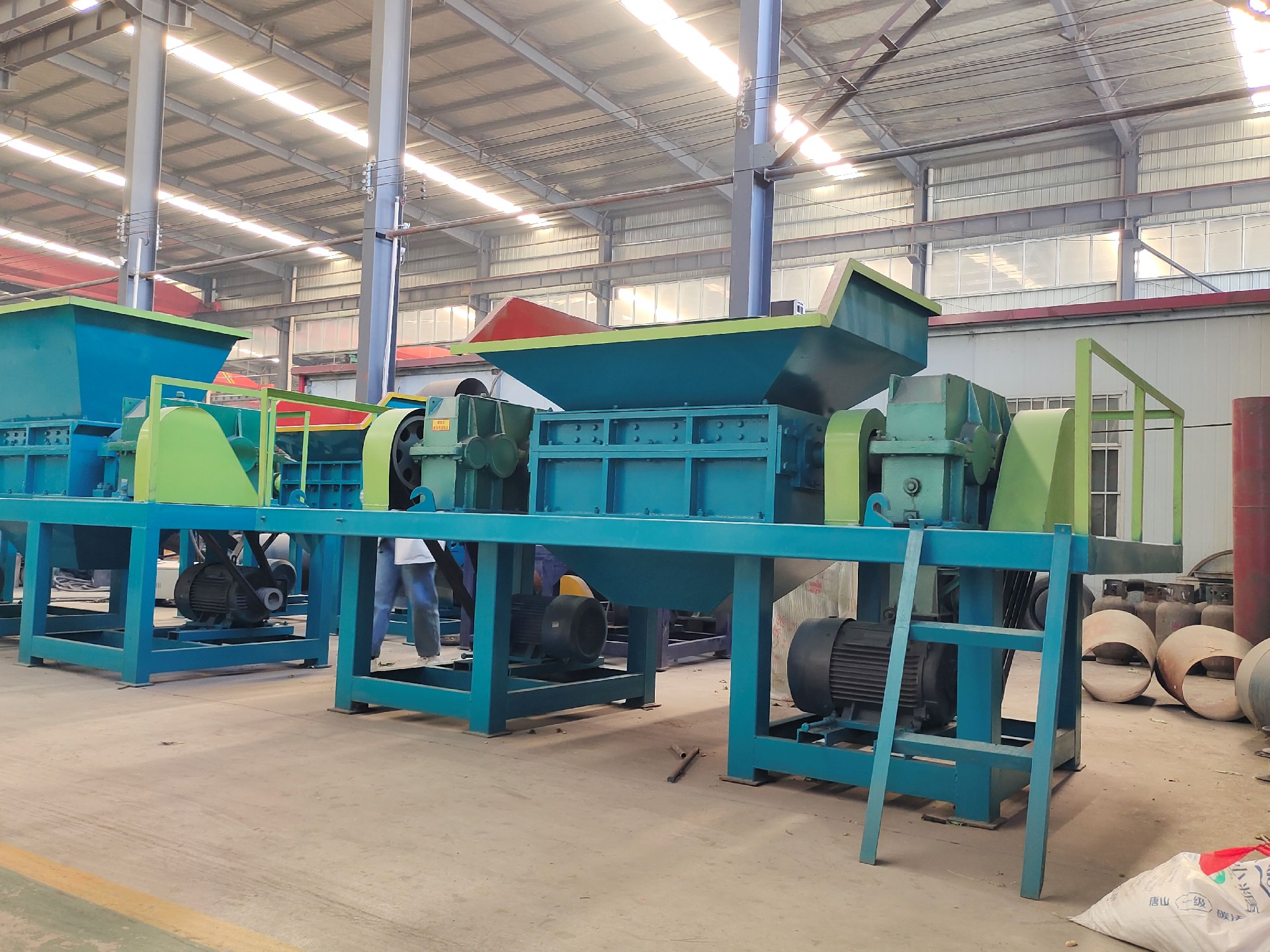 Color steel tile shredder