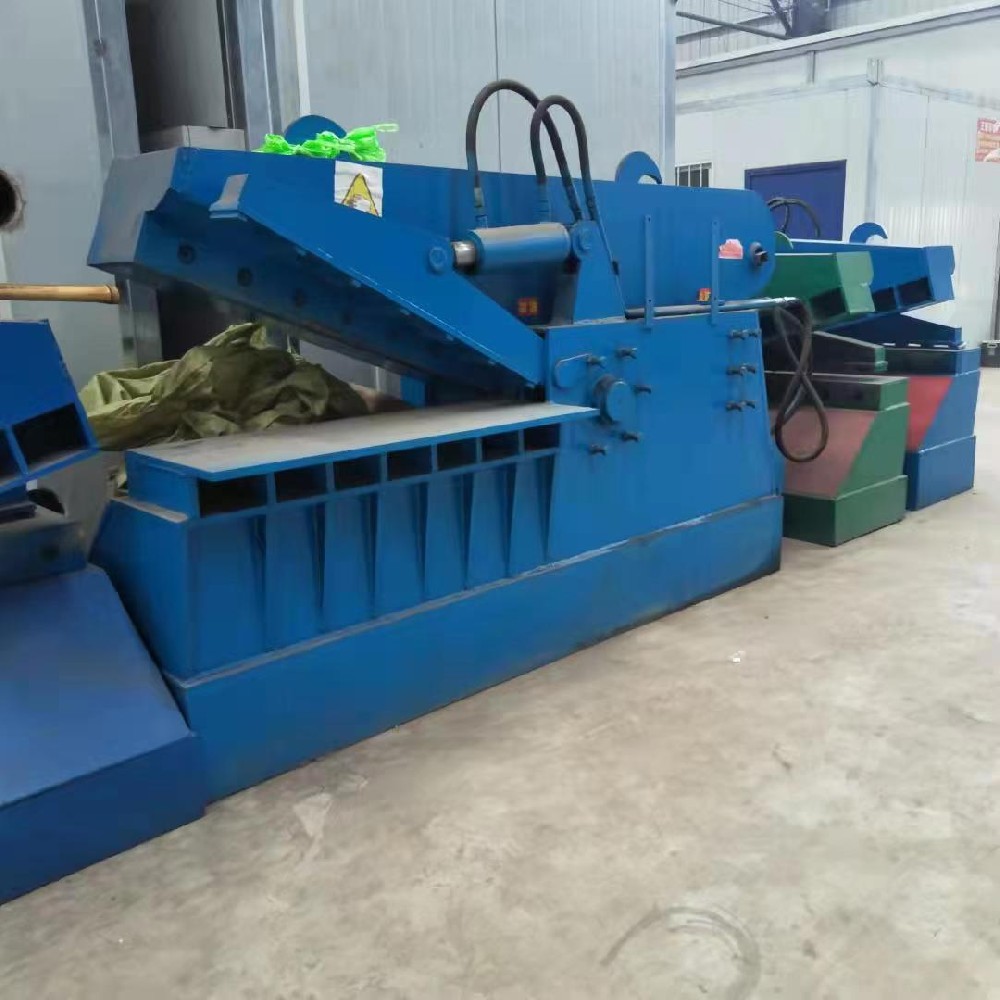 Hydraulic alligator shear